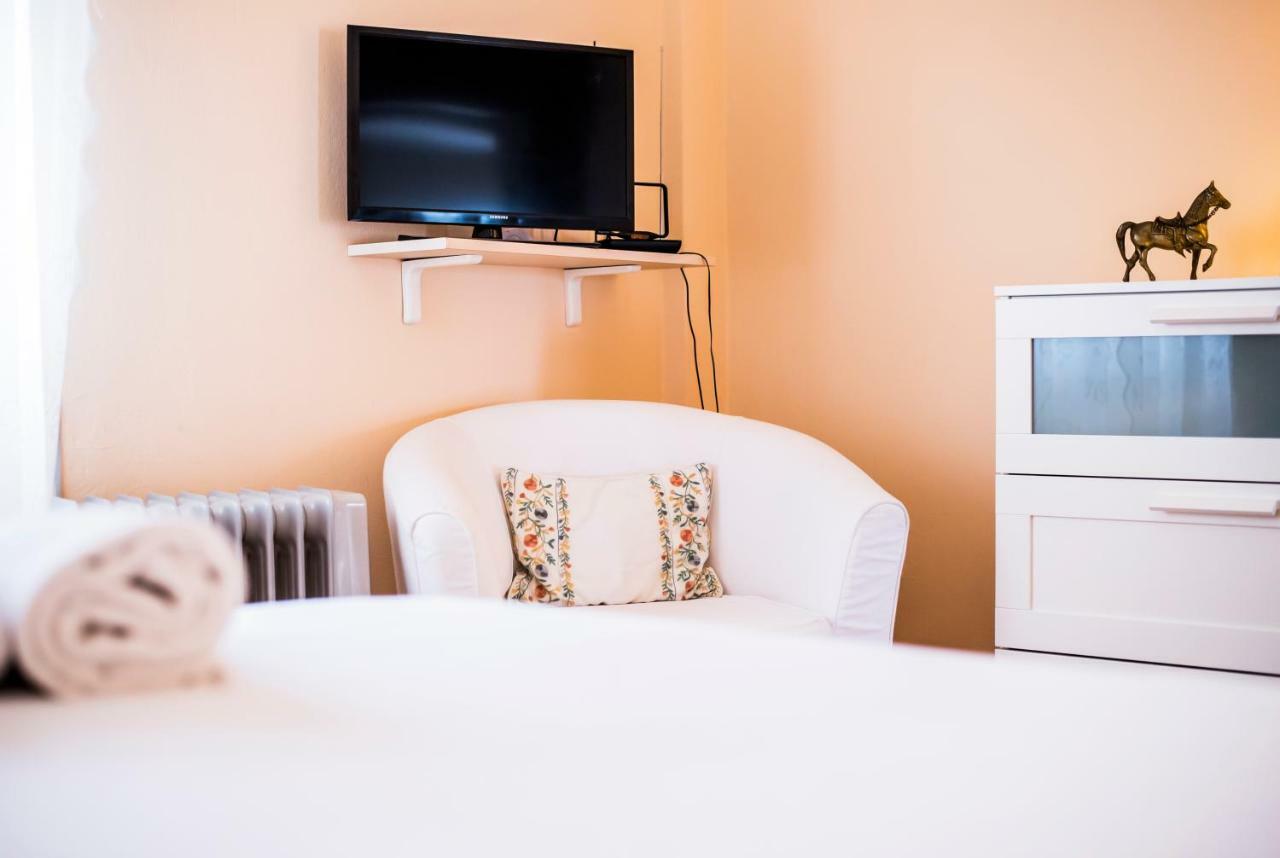 Flisvos Seafront-Marina Apartment Athena Bagian luar foto