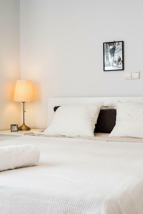 Flisvos Seafront-Marina Apartment Athena Bagian luar foto