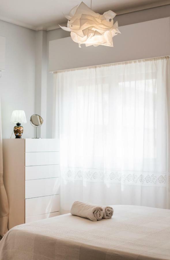 Flisvos Seafront-Marina Apartment Athena Bagian luar foto